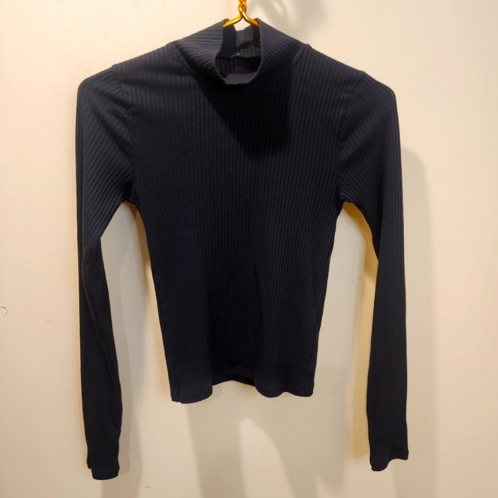 Abercrombie and Fitch women's black long Sleeves Turf sweater size XS
